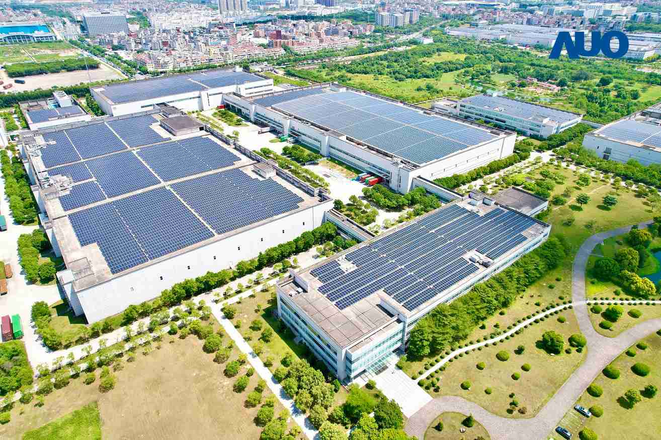 2468BET厦门推动智能制造同时，，，，透过绿电创能纵深推进绿色转型，，厂区全屋顶铺设太阳能光伏板，，每年太阳能发电 2,600多万度